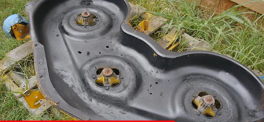How to clean under riding lawn mower deck
