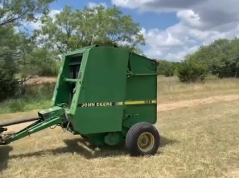 John deere 335 round baler